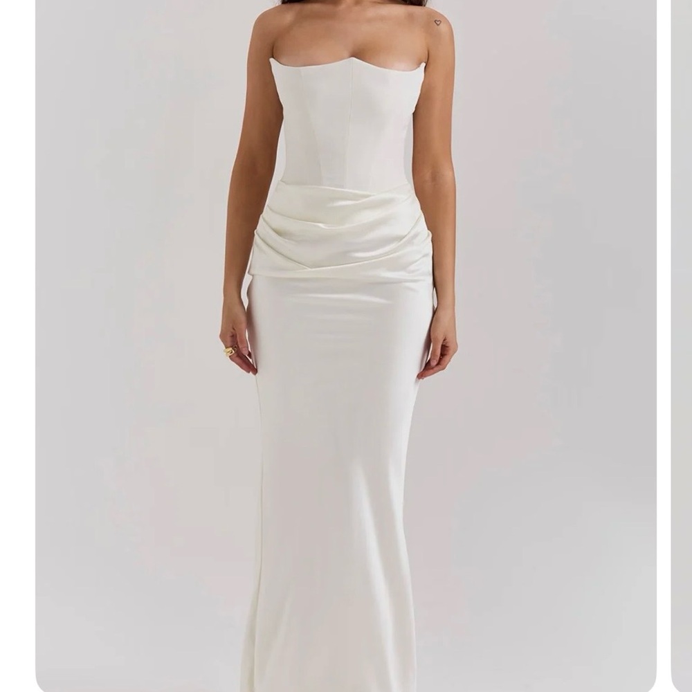 Lurelle Chic Strapless White Dress